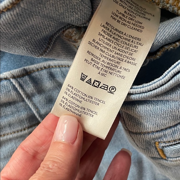 PILCRO Rainbow High Rise Crop Flare Jeans- 32 - Picture 5 of 6